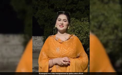 tiktoker aliza video viral|Pakistani TikTok Star Breaks Down in Viral Clip After。